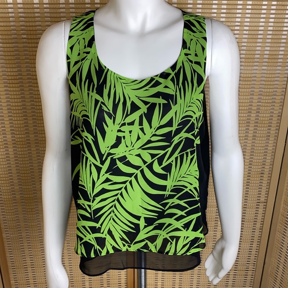 🔷Bisou Bisou Green & Black Botanical Print Top size Medium - Picture 1 of 4